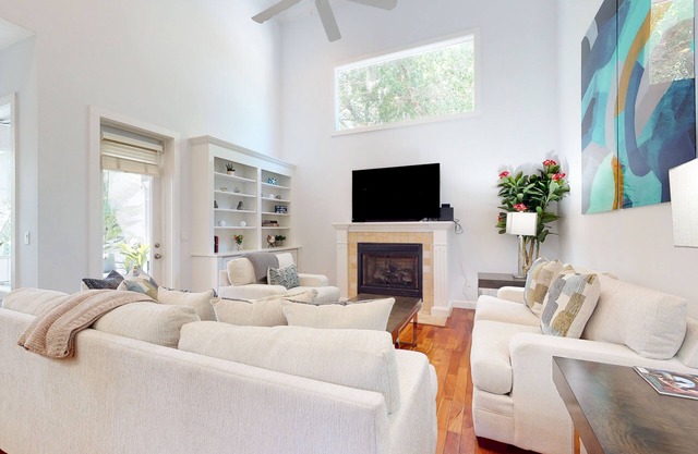 Incredible, dog-friendly home with Pack-N-Play, full kitchen, patio & beach gear