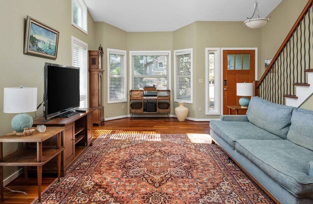 Incredible Location Nestled Next To Cook Park, Pet Friendly, Enclosed Dog Run, Huge Deck, w/ BBQ
