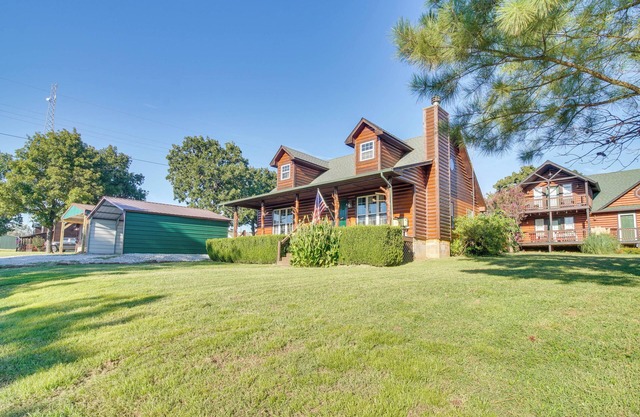 Incredible Log Home: 1 Mile From Lake Tenkiller