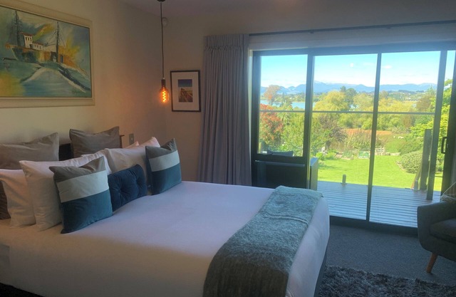 Incredible mountain & sea viewsn- 2 Bedrooms apartment (ground floor)
