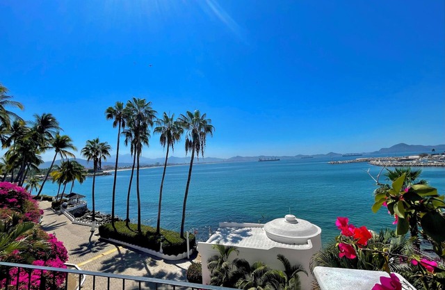 Incredible Ocean Front Condo with Amazing Views at Condomios Playasol Las Hadas