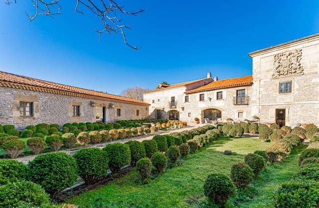 Incredible place, Authentic walled Palace with sea views...