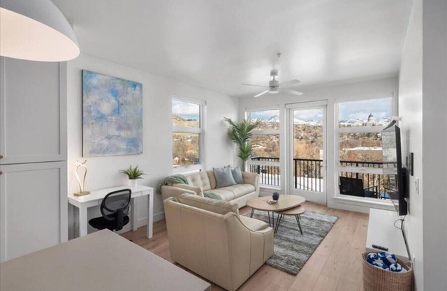 INCREDIBLE Views Capital +MTN+City! Penthouse cnr suite! Best Amenities!