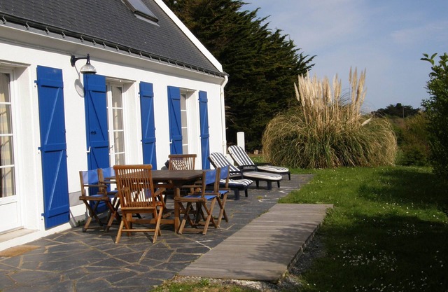 Independent house facing south with enclosed garden in the town of Bangor
