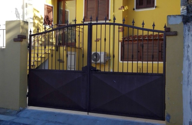 INDEPENDENT HOUSE OROSEI-LOCULI