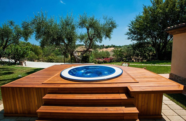 Independent house with SPA pool in the heart of the Marche region, a step away from the sea