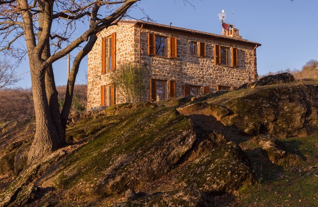Independent and independent farmhouse in southern Tuscany at the borders of Alto Lazio