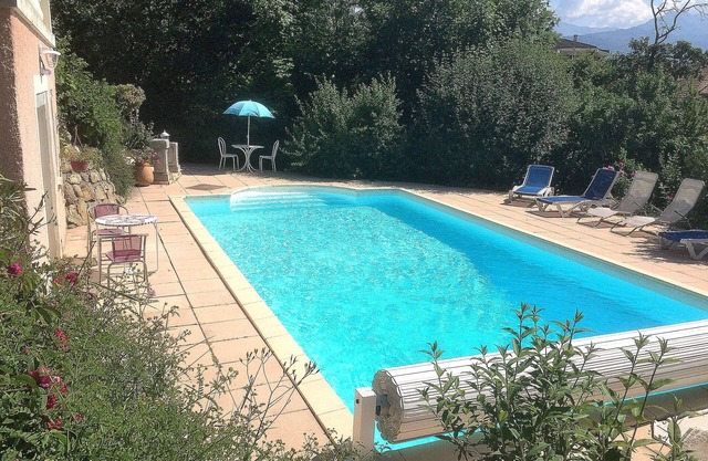 Independent studio in villa with pool. View overlooking Gap and surroundings