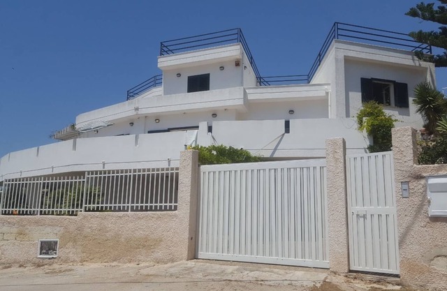 Independent villa with sea view