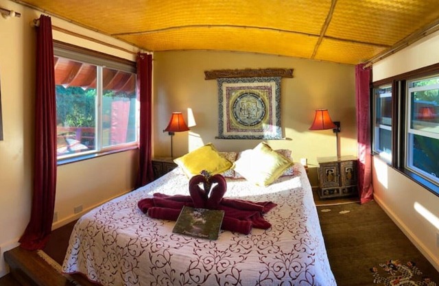 Indian Room at Maui Eco Retreat: Ocean, Waterfall, & Scenic Hiking Trails!