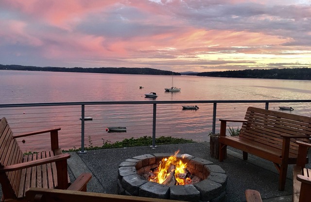 Indianola Beach House - A Puget Sound WATERFRONT Home!