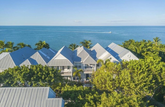 Indigo Reef Resort Premium Waterfront Villa 64 With Boat Dockage, Pool, and Sunset-View