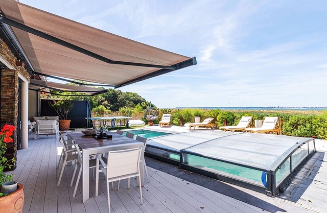 Indigo-Vue Mer et Piscine chauffée by Interhome