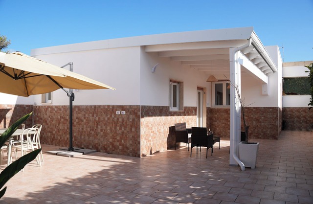 Indipendent villa 400m from the sea with large outdoor space