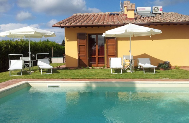 Indipendendent house with private garden and swimming pool