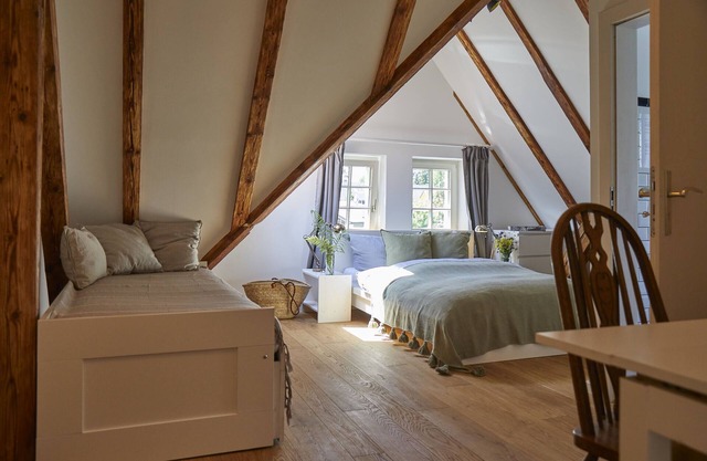 Individual 3-room attic unit in Mörlbach Castle
