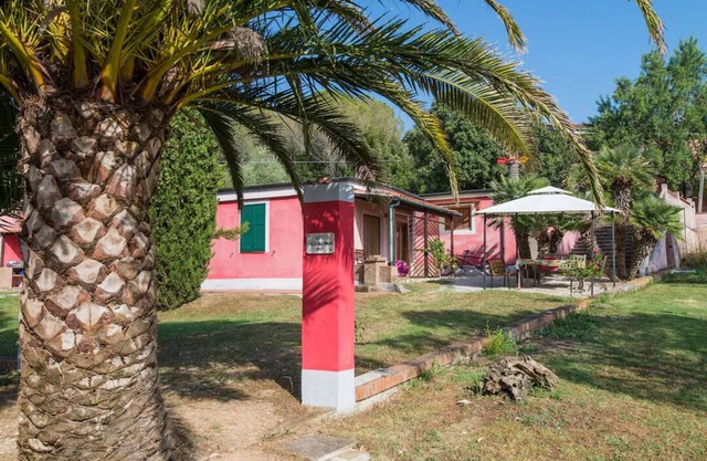 Individual accommodations near the sea, nice for bathing and biking holidays
