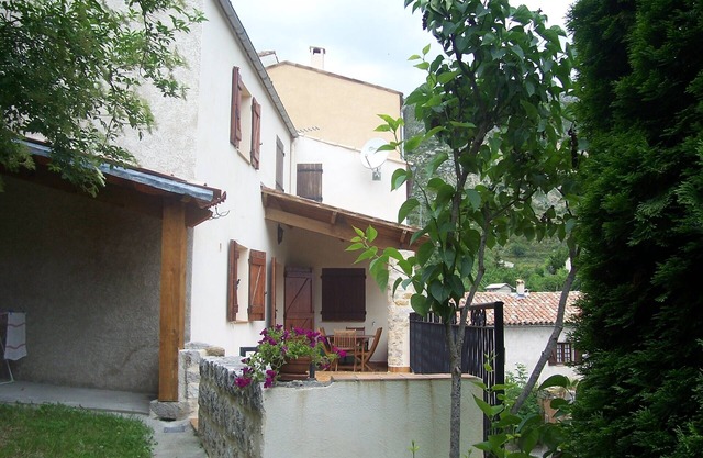 INDIVIDUAL HOUSE FACING THE CANYON OF VERDON CALM ABSOLUTE