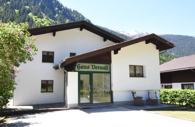 Individual offers- 2-14 pers. 2 apartments and 2 double rooms available