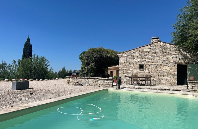 Individual Provencal farmhouse with its own pool and stunning views!