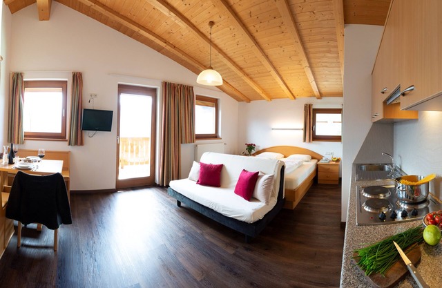Indoor pool apartment for max. 3 persons Panoramic view of the Berge single location