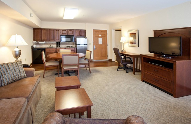 Indoor Pool & Hot Tub. Free Breakfast. On the Missouri River.
