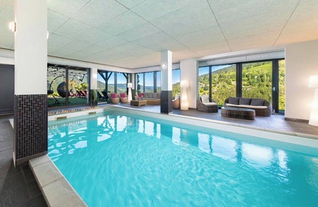 Indoor swimming pool, wellness area, for 8-10 people (4 bedrooms - 2 bathrooms)