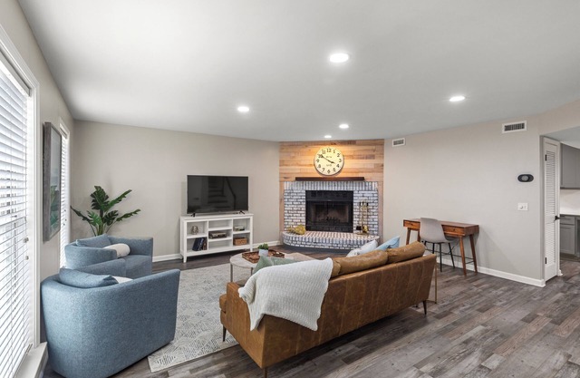 Indulge in Southern Charm: Newly Renovated 2 Bed/2.5 Bath Townhome in Dothan. Dog Friendly.