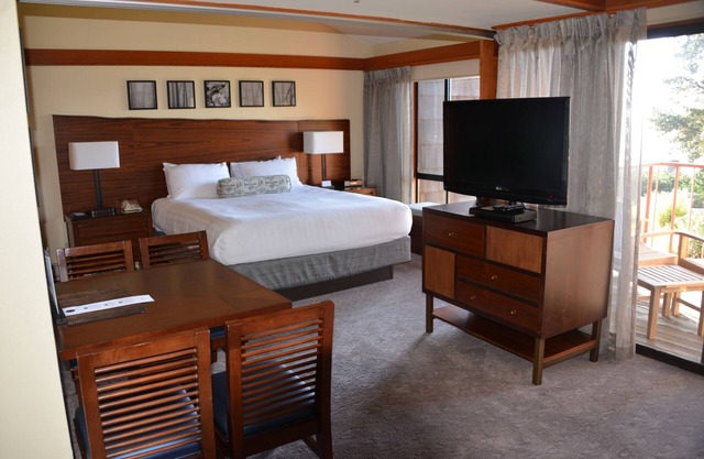 Indulge yourself in a spectaclar 2 bedroom unit at the Hyatt Highlands Inn.