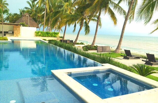 Indulge Yourself - Beachfront Property - 2 Bedroom - 2 Bath - Sleeps 5
