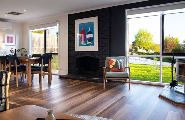 Indus- a bright and welcoming home, fantastic location