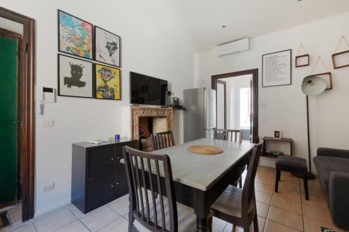 Industrial-Style Apartment in Chinatown!