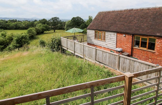 INEFF BARN, family friendly, character holiday cottage in Pontesbury
