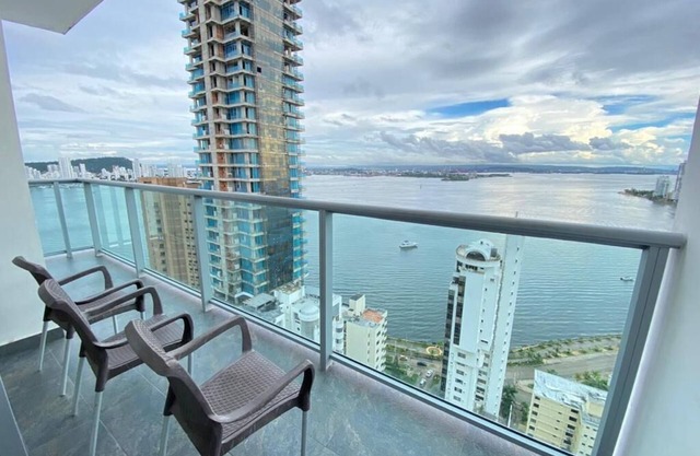 Infinitum-2606-3 Bedroom Bay Front