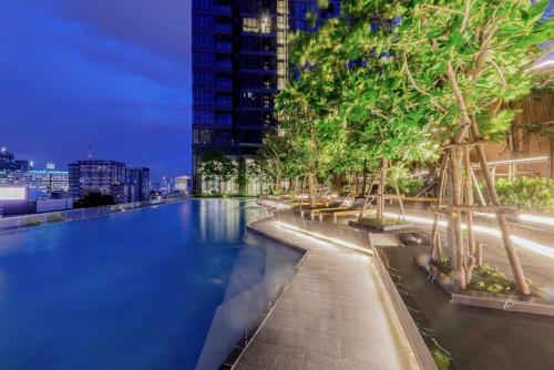 Infinity pool Outstanding view High-rise