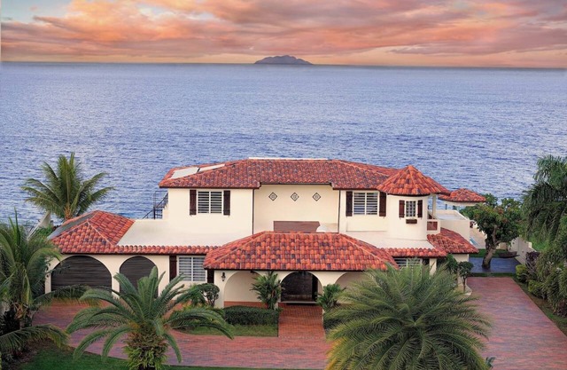 Infinity Pool | XL HOT TUB | Walk to Beach