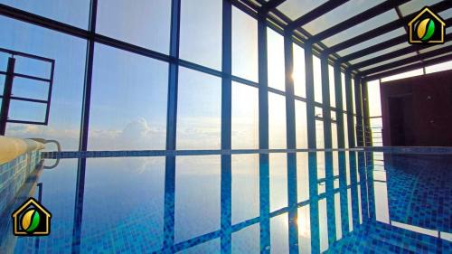Infinity Rooftop Pool Penthouse with 24h Gym, Near Zona G!