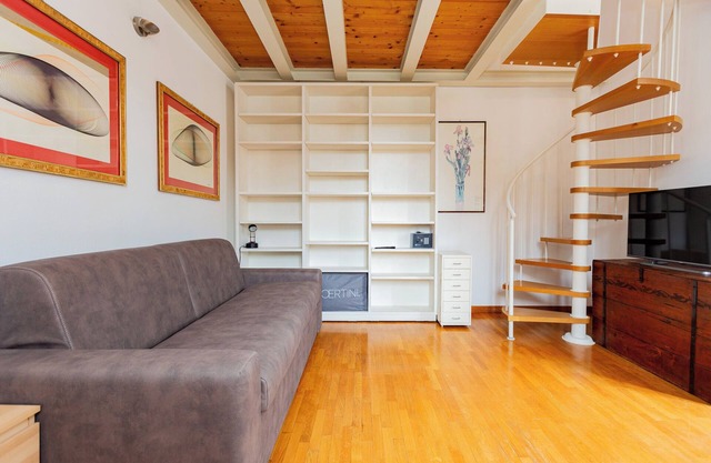 INGEGNOLI1 Bright top floor apartment