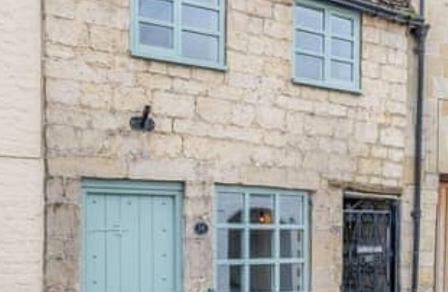 Inglenook Cottage, Winchcombe; Dog-friendly Cotswold Retreat with Woodburner