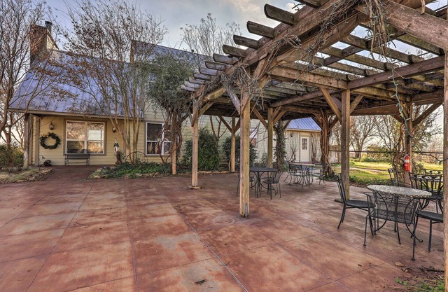 'Inn at Windhill Ranch' w/Patio + Pergola!