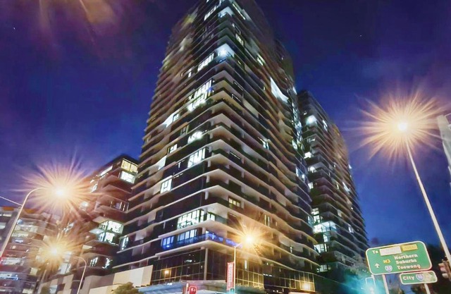 Inner-city free parking indoor great location&Pool&Sauna apartment