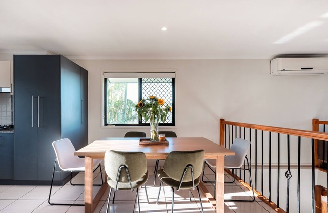 Inner city New Farm 3 bed Townhouse with Garden, private and quiet. Pet Friendly