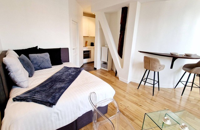 Innocenti, refurbished studio apartment, central Paris
