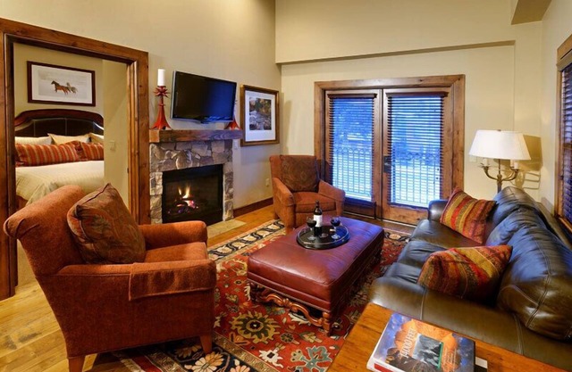 Innsbruck Aspen | Deluxe One-Bedroom Junior Suite 01 w/Hot tub, Centrally located