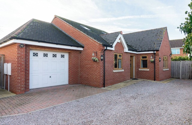 Innsworth House - Gloucester 4 Bed Home - Parking - Garden