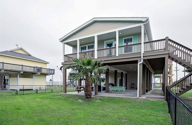 Inspired by the Sea - Newly Remodeled 3/2 Sleeps 8 Fenced yard - Pet Friendly