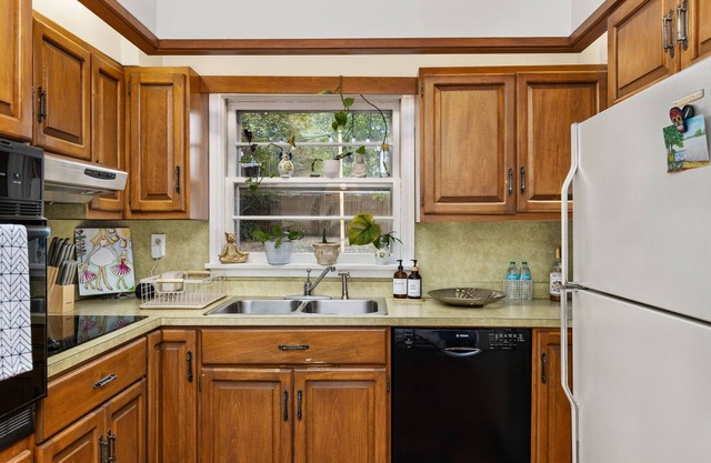Inspiring New Space, Sleeps 1-6, Best Area Downtown, Fast Wifi, New Mattresses