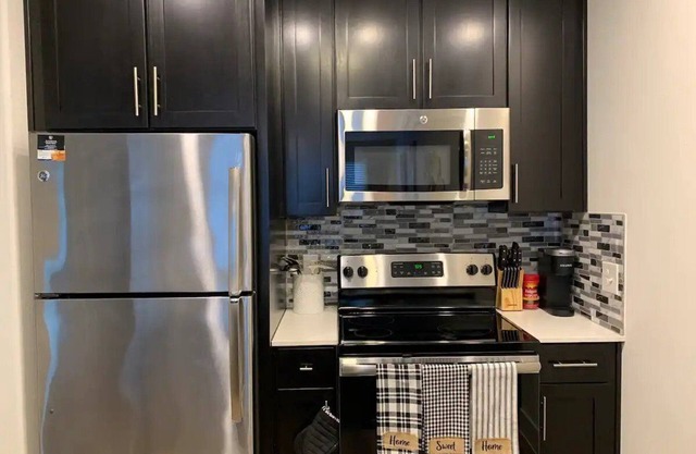 Insta-worthy 1-BR Luxury gem at Legacy West