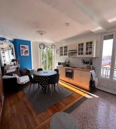 Instant Parisian Adventure Flat