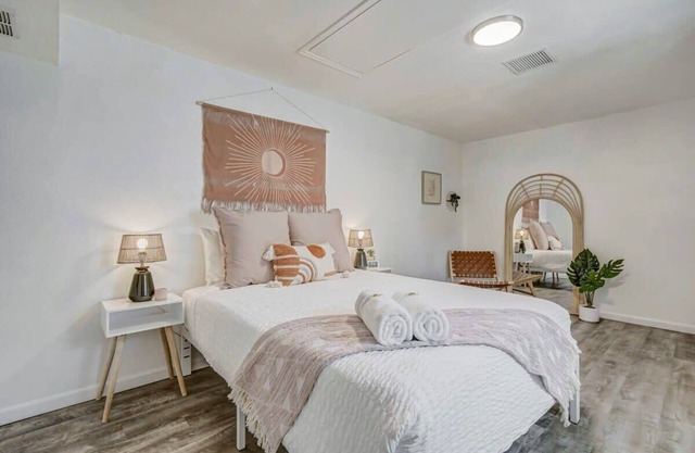Institute Bliss! Newly Remodeled Family Home!
